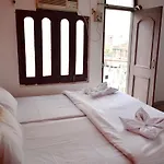 Sandhya Guest House Varanasi Near Ganga River