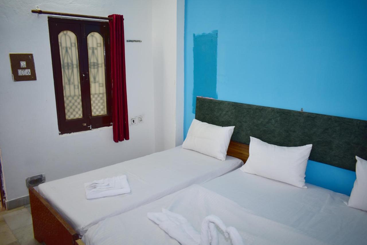 Sandhya Near Ganga River Guest house Varanasi
