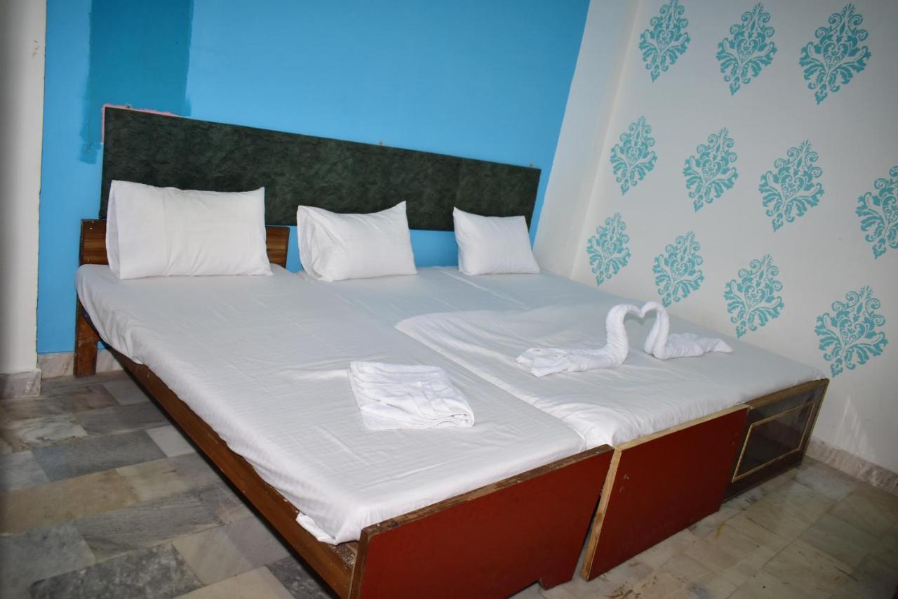 Sandhya Near Ganga River Guest house Varanasi