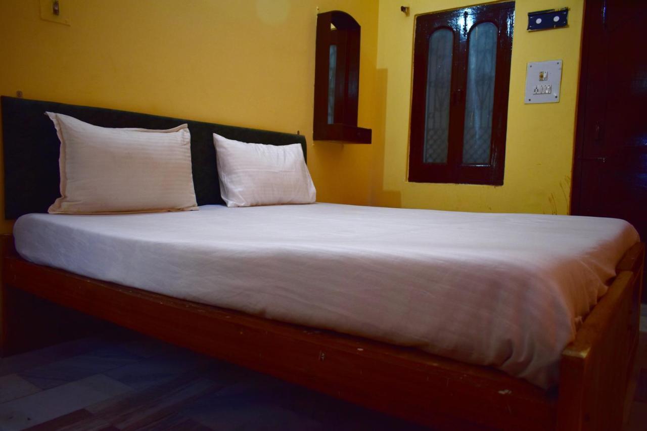 Sandhya Near Ganga River Guest house Varanasi