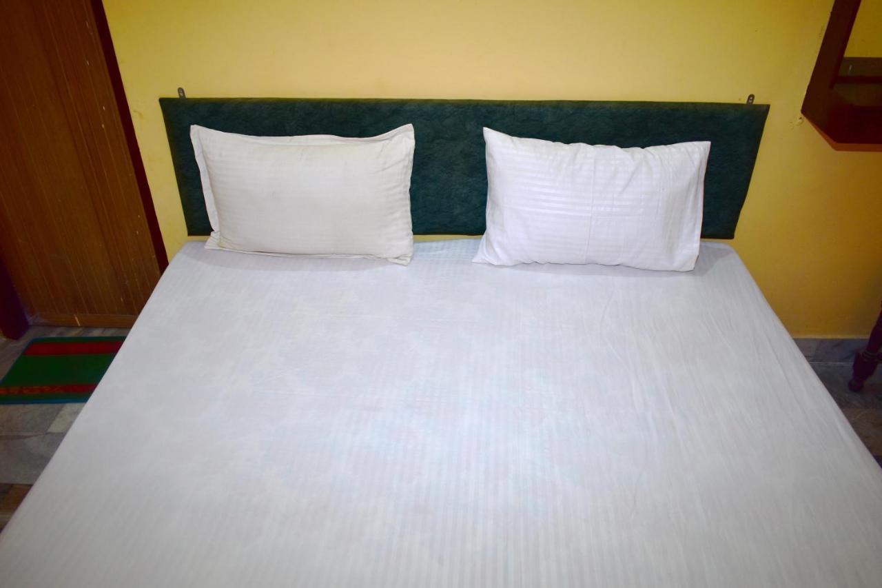 Sandhya Near Ganga River Guest house Varanasi