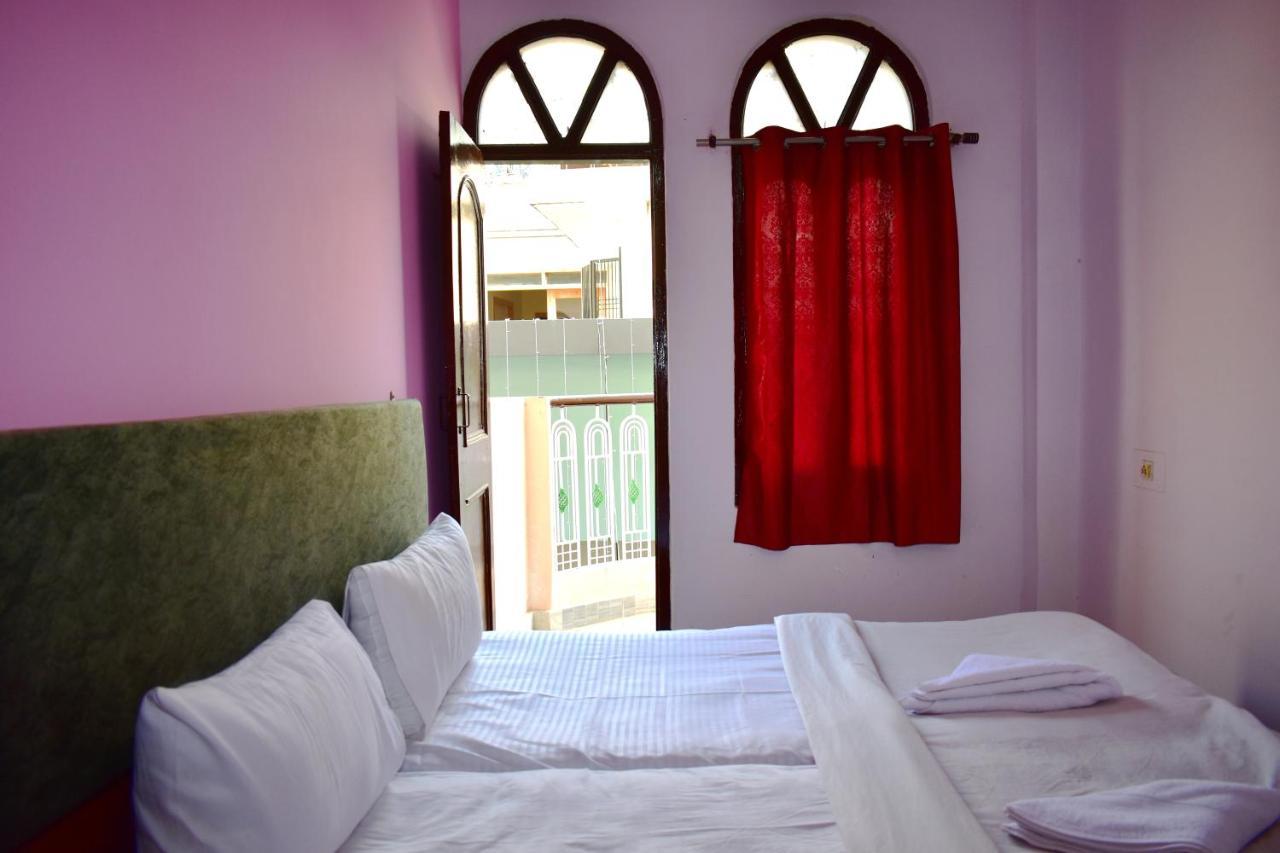 Guest house Sandhya Near Ganga River *