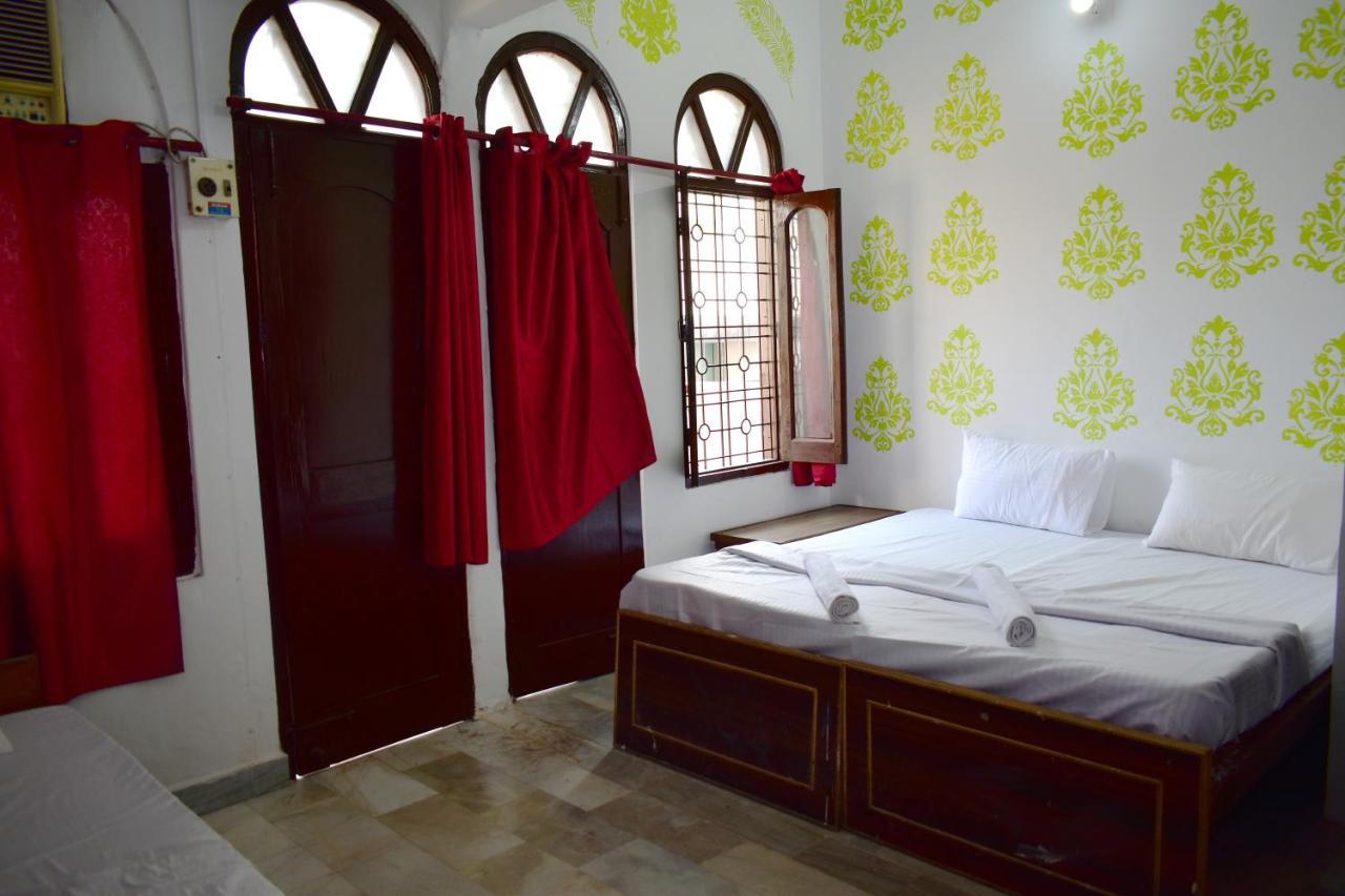 Guest house Sandhya Near Ganga River Varanasi