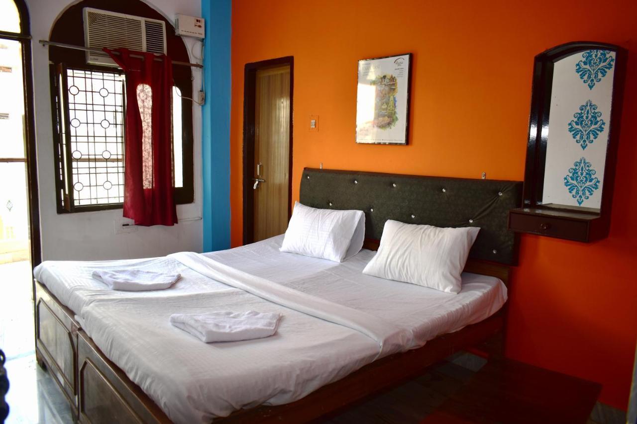 Guest house Sandhya Near Ganga River *
