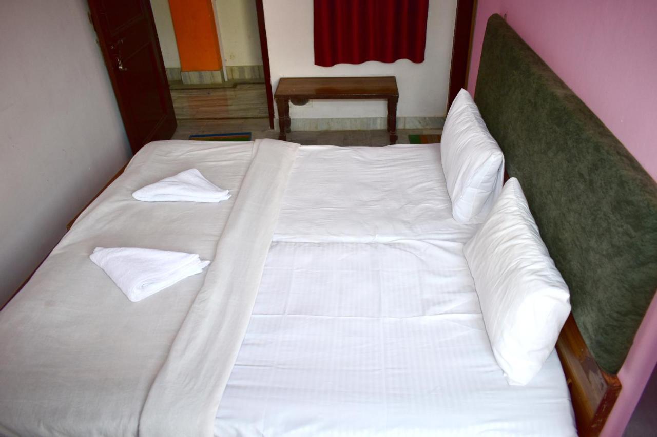 Guest house Sandhya Near Ganga River Varanasi