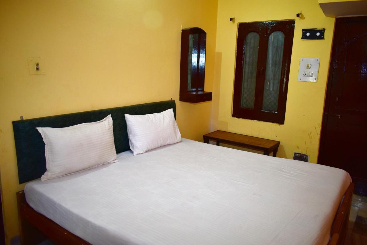 Guest house Sandhya Near Ganga River Varanasi