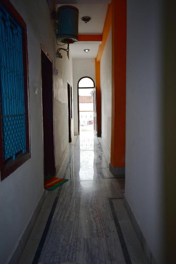 Guest house Sandhya Near Ganga River Varanasi