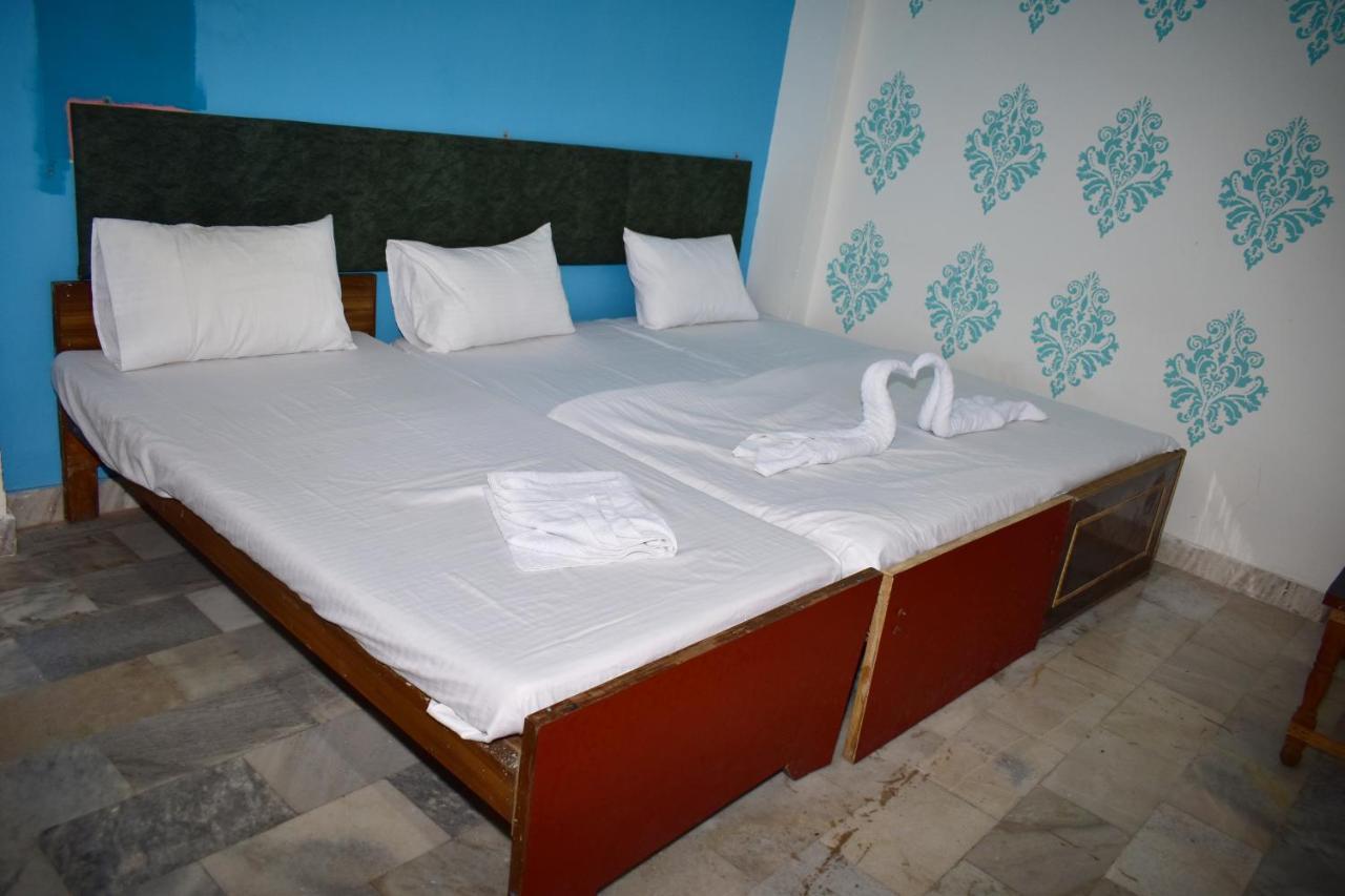 Guest house Sandhya Near Ganga River