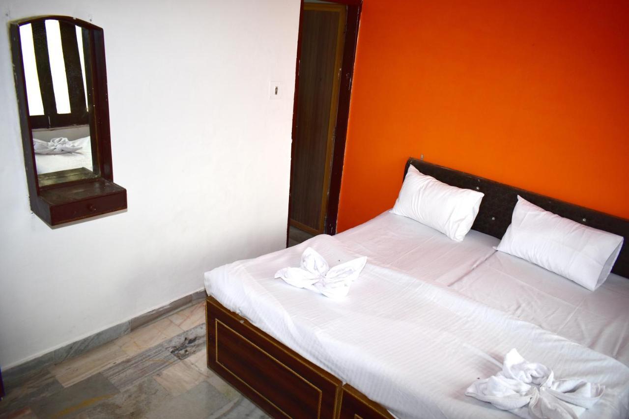 Guest house Sandhya Near Ganga River Varanasi